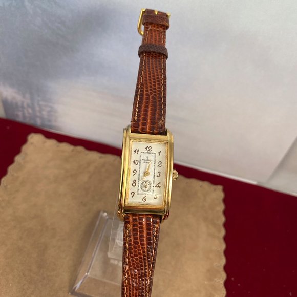 Vintage 1980\'s Peugeot Curvex Tank Style Gold Watch Gold Hands main image 5